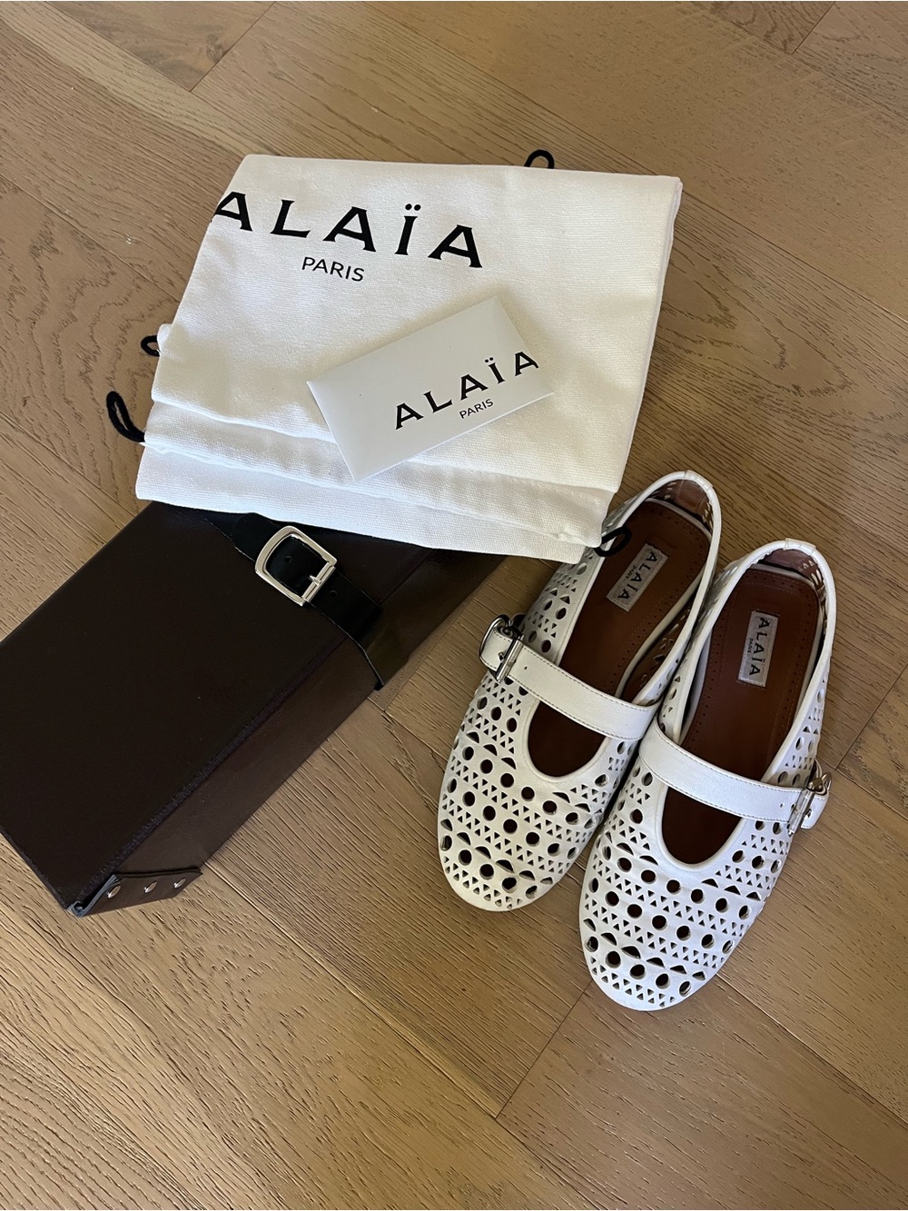 Alaïa Vienne White Laser-Cut Leather Ballet Flats - Picture 3 of 10